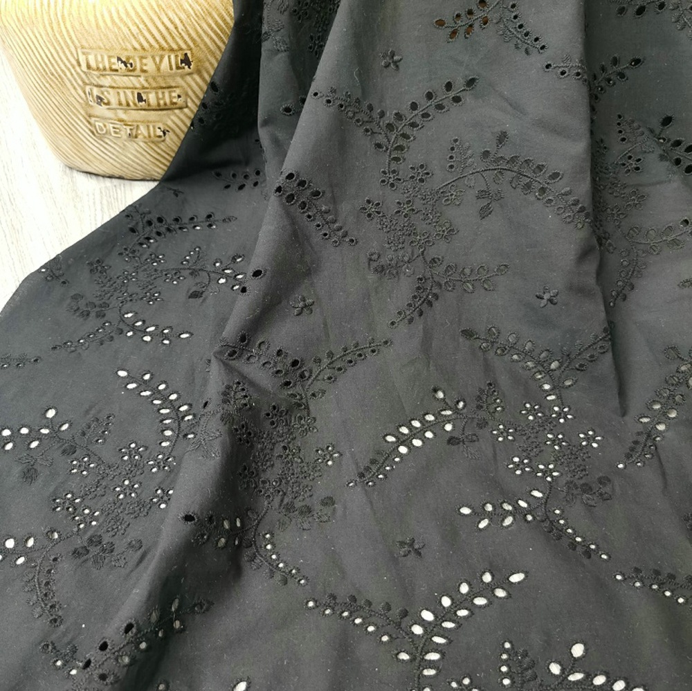 High-quality black hollow-out  - đánh giá và giá Sewing Eyelet Fabric