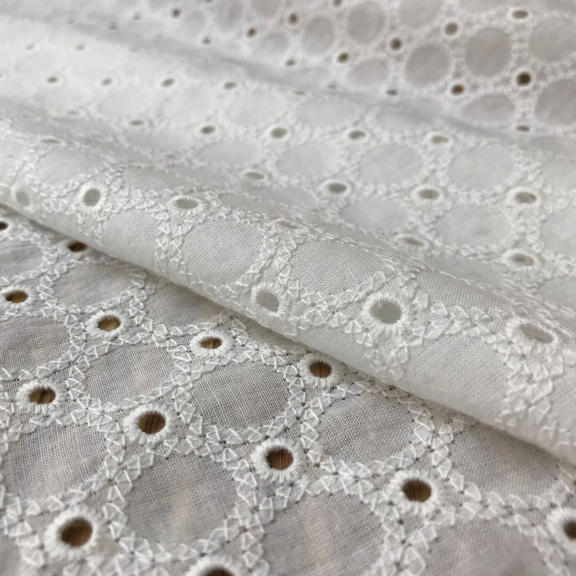 Cotton Denim Small Circle Eyel - đánh giá và giá Sewing Eyelet Fabric